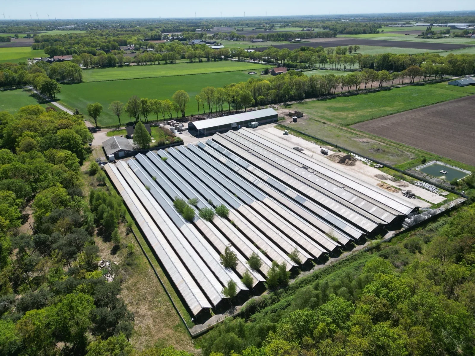 Luchtfoto van een bedrijfslocatie